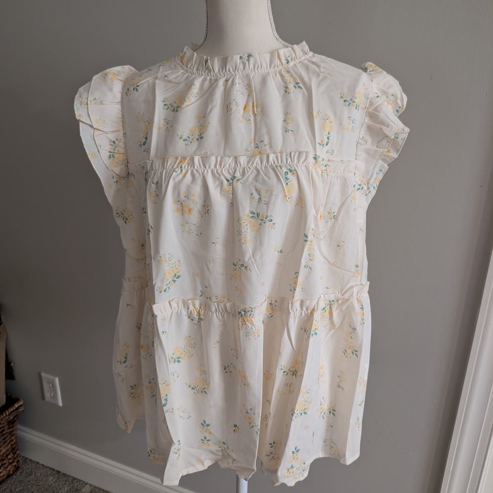 Floral Ruffle Sleeve Flowy Blouse - Never Worn - Perfect For Spring